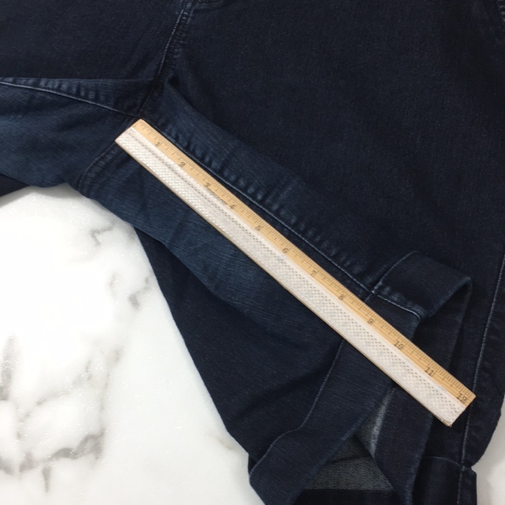 Torrid Denim Jean Shorts Womens 20 Dark Wash‎ Denim Cotton Cuffed - Picture 8 of 13